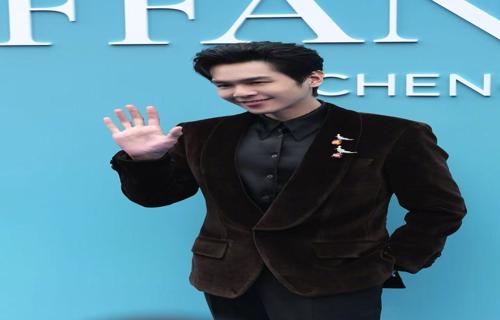 礼物的选择我们往往倾向于那些能表达心意具有特殊意义的物品而Mo Hug包以其独特的设计与精湛工艺成为